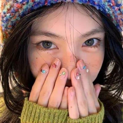 战火中的花蕾